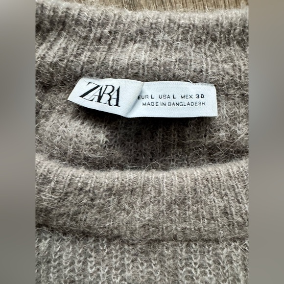 Zara fuzzy knit mohair-blend crewneck sweater, Size L - Picture 6 of 9